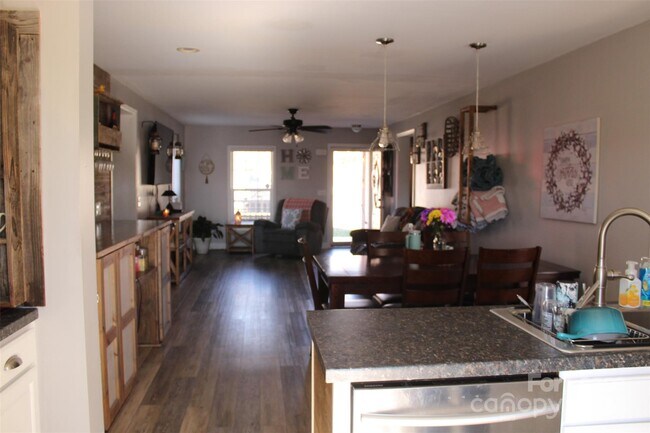 Building Photo - 4345 Rainbow Dr