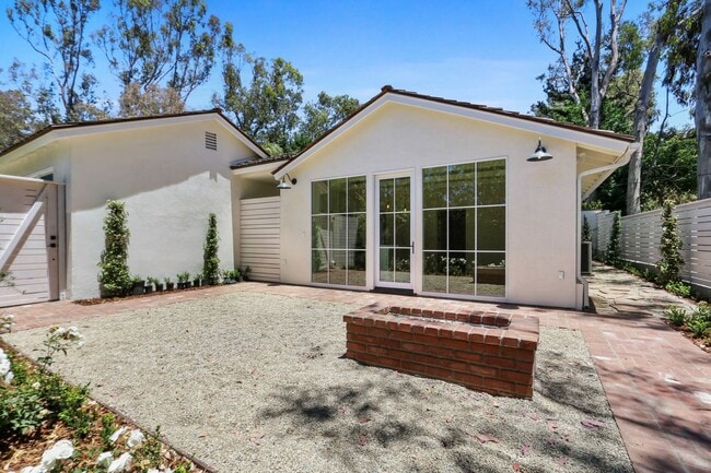 Building Photo - 3308 Palos Verdes Dr N