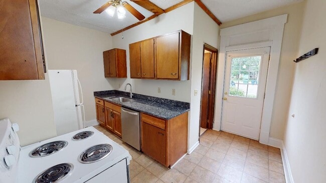 Foto del edificio - SHOWING NOW - For Fall 2026!  Inquire today!
