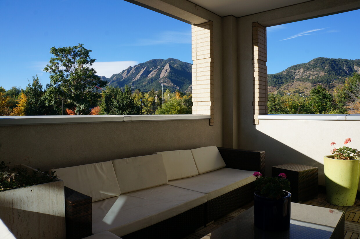 Large covered patio with unobstructed views of the flatirons - 1701 15th St