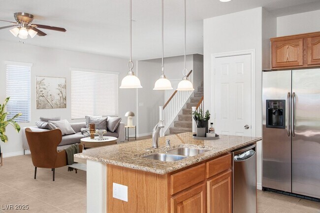 Foto del edificio - 10548 Laurelwood Lake Ave
