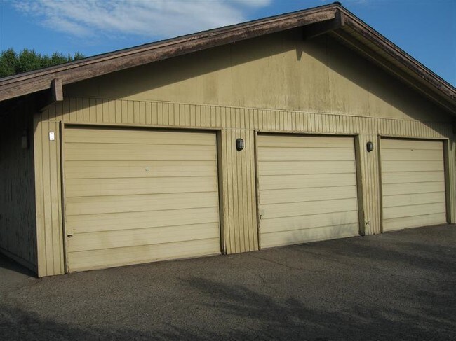 Building Photo - 5771 N Valentine Ave