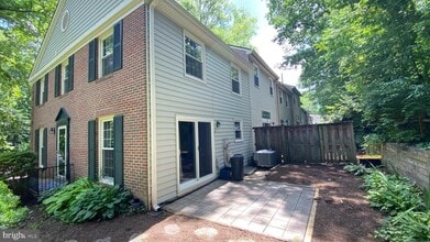 Building Photo - 1510 Chatham Colony Ct