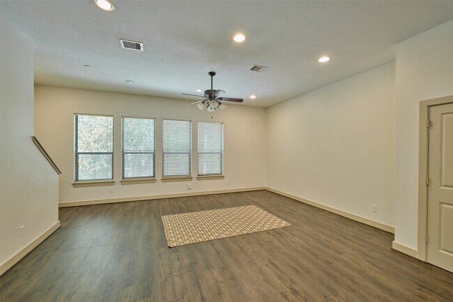 Foto del edificio - 2422 Navigation Blvd