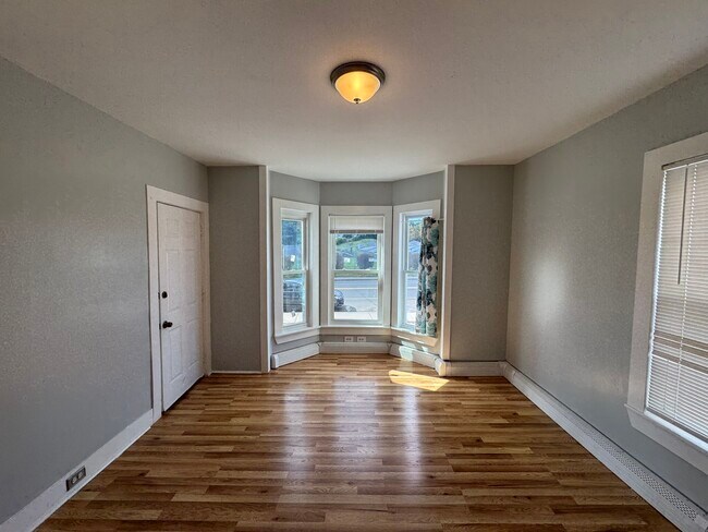 Foto del edificio - 87 Hilldale Ave