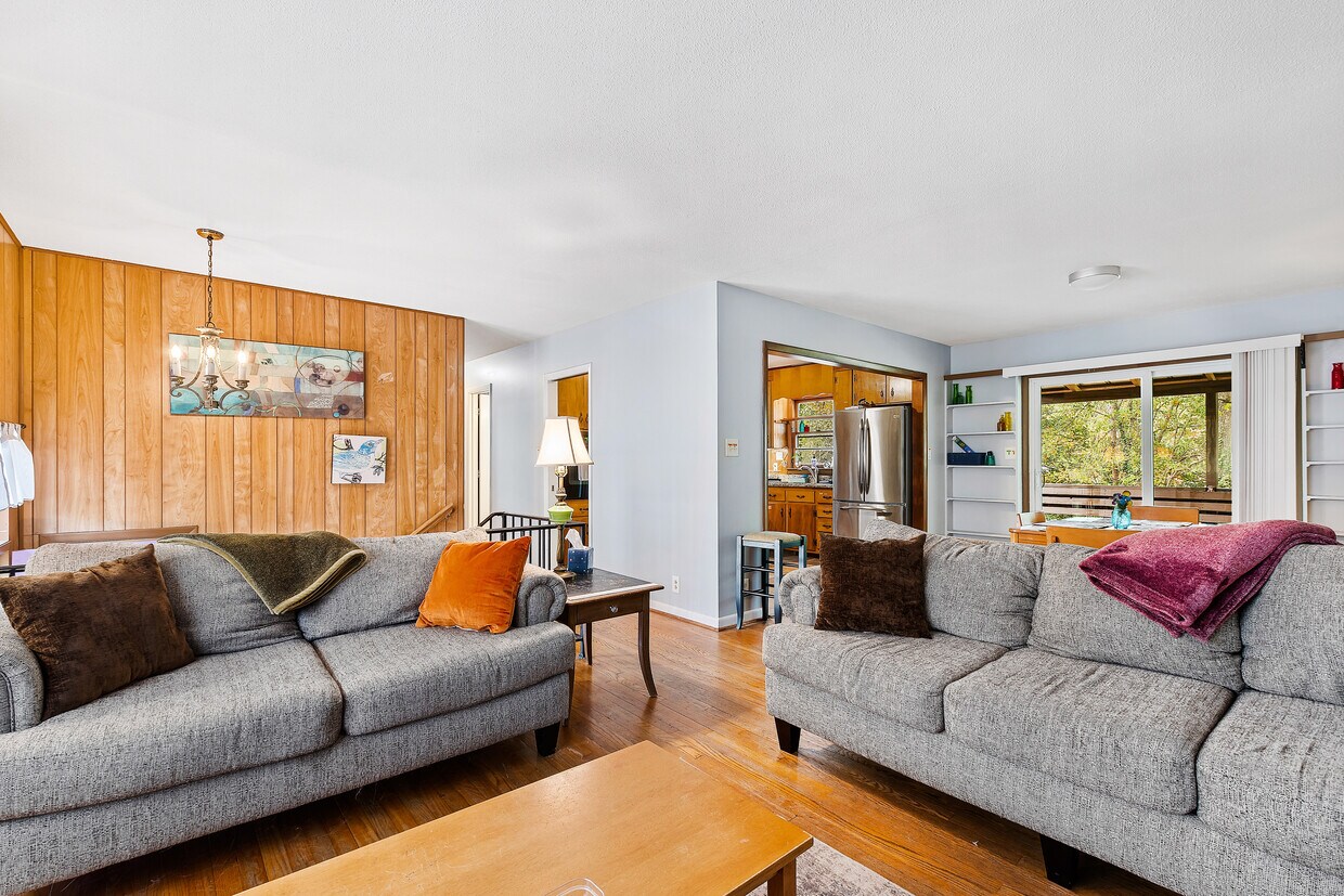 Primary Photo - 3421 Huntleigh Dr