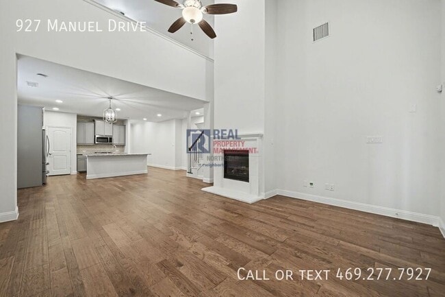 Foto del edificio - 927 Manuel Dr