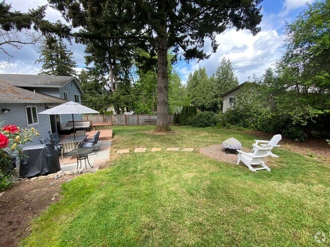 Building Photo - 10170 SW 72nd Ave