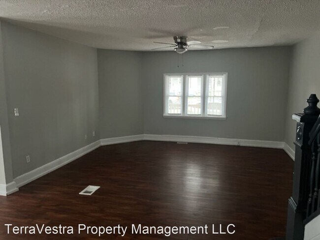 Foto del edificio - 3 br, 1 bath House - 322 E Oak Street