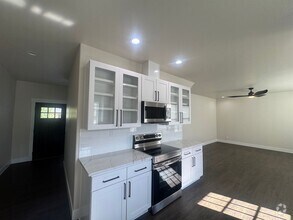 Building Photo - 1502 S 71st Ave