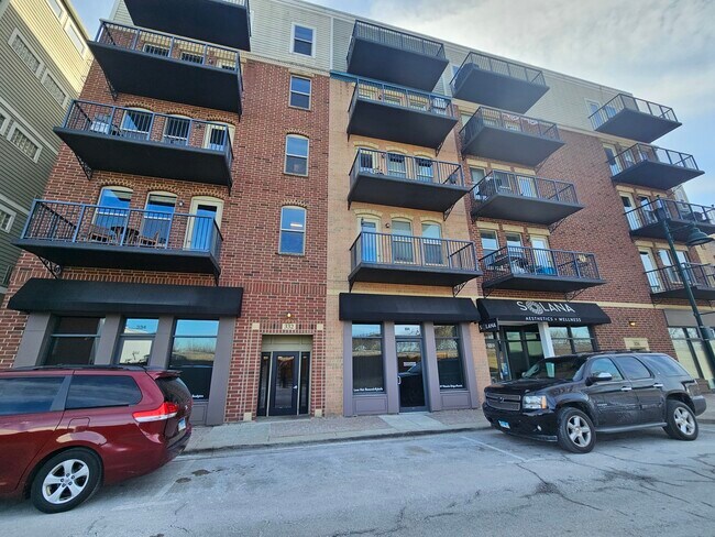 Foto del edificio - 332 River St