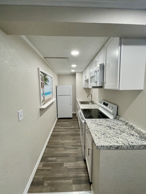 Building Photo - Camellia Court Apartments