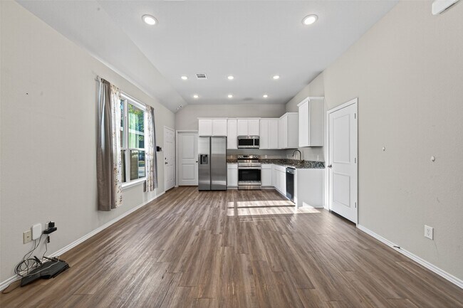 Building Photo - 12004 Canal St