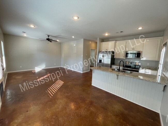 Building Photo - 3BR/2BA Home