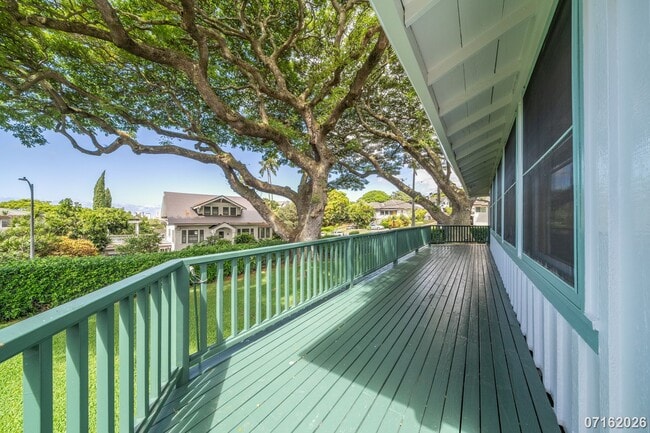 Building Photo - Available Now – Charming 4-Bedroom Plantation-Style Home in Manoa!