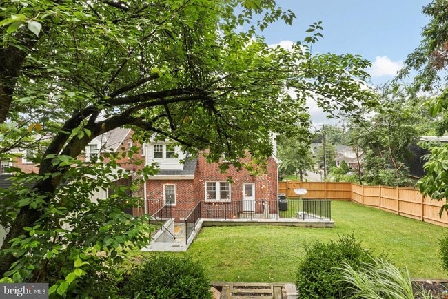 Building Photo - 2400 Sanford St