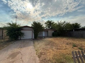 Building Photo - 917 N Danville Dr