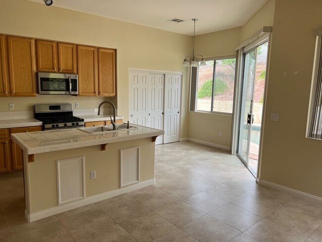 Building Photo - POOL and SPA! SINGLE STORY SUMMERLIN HOUSE...