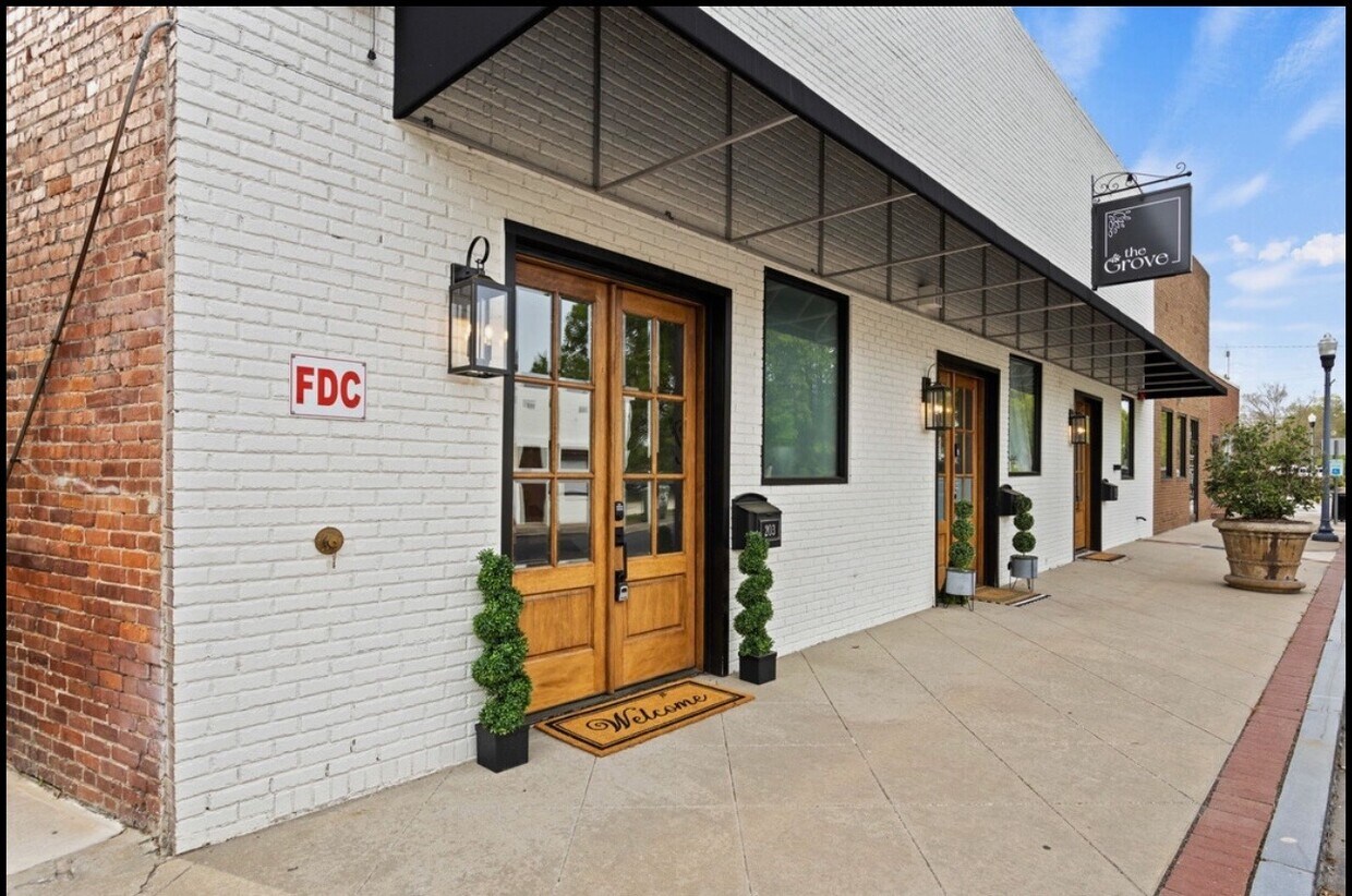 Primary Photo - 207 Musgrove St
