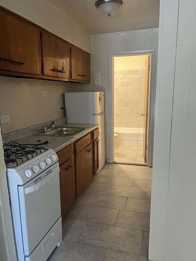 Foto del edificio - 1634 E 74th Pl