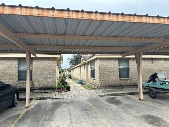 Building Photo - 13 South Dr