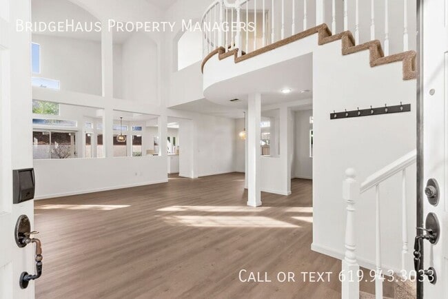 Building Photo - 10998 Corte Playa Barcelona