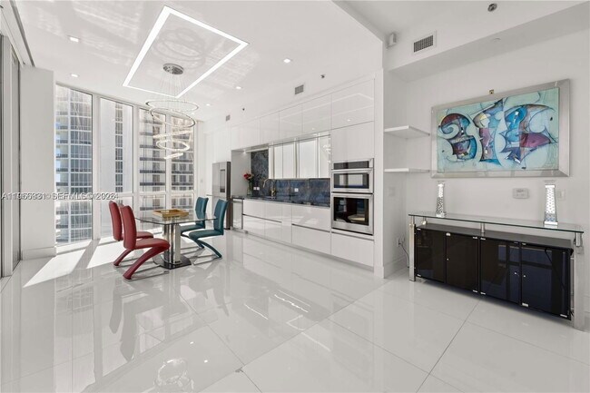 Foto del edificio - 16001 Collins Ave
