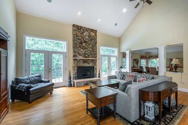 Foto del edificio - 15 Logging Trail Ln