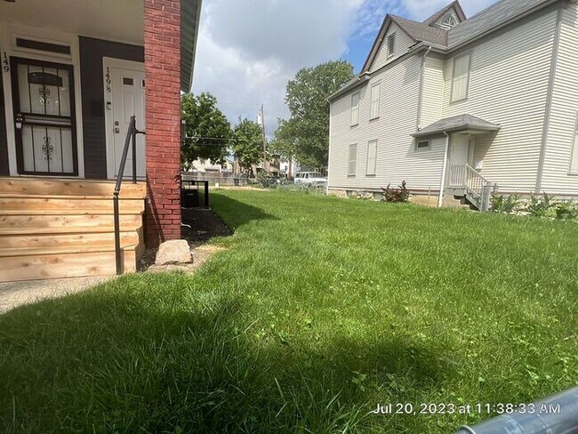 Building Photo - West Side 2 BR Double