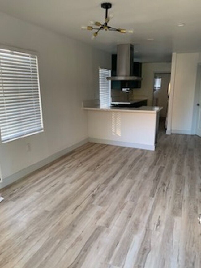 Foto del edificio - Newly Remodeled 2 Bedroom unit located on ...