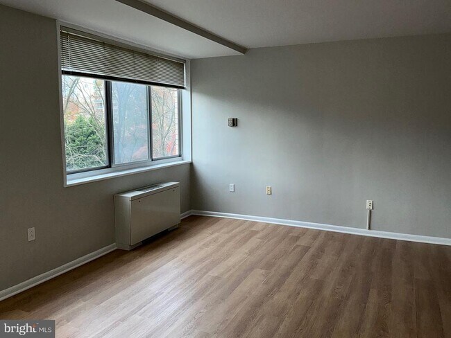 Foto del edificio - 10401 Grosvenor Pl