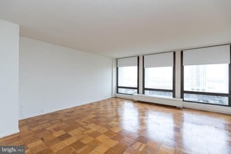 Building Photo - 200 Locust St