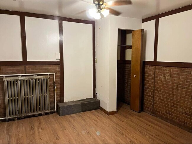 Foto del edificio - 101 Powell Ave