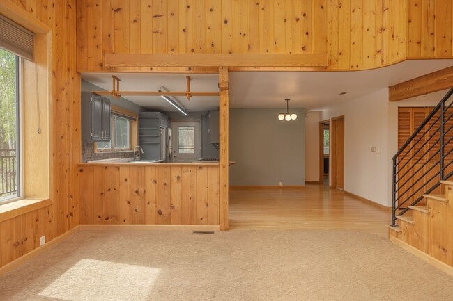 Building Photo - 1499 Golden View Dr