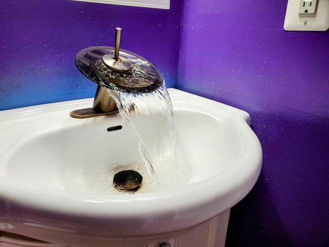 Building Photo - 24483 Bashian Dr