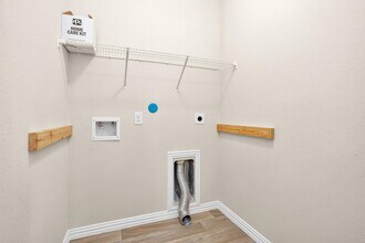 Building Photo - 223 Shoreview Dr