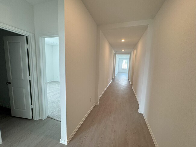 Foto del edificio - 305 Heritage Grvs Rd