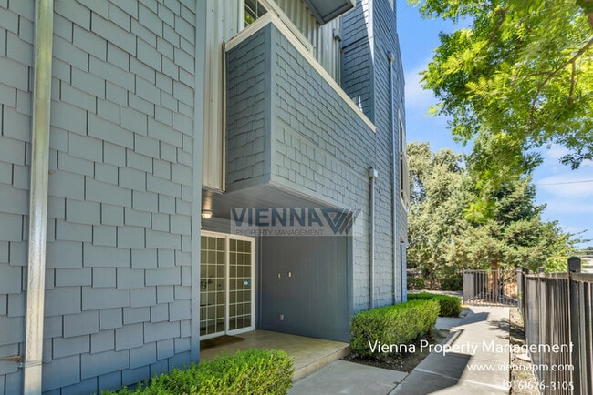 Photo - 403 Harriet Ln House