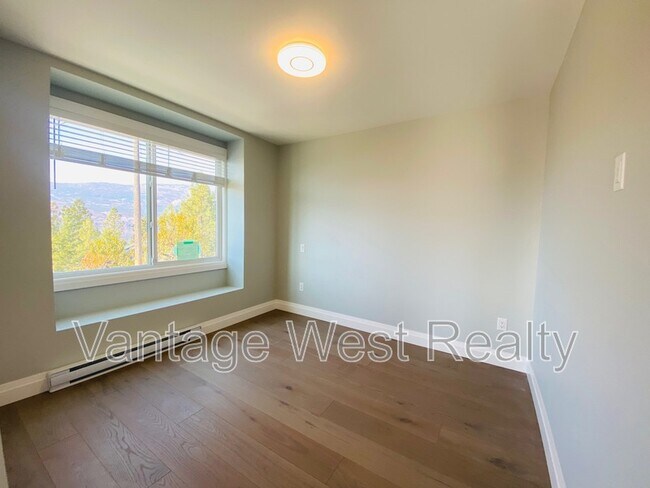 Photo du bâtiment - 17181 Juniper Cove Rd