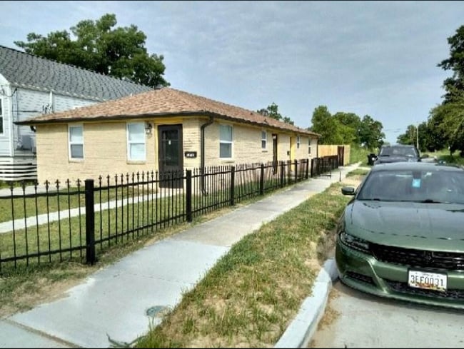 Building Photo - 5770 N Rocheblave St