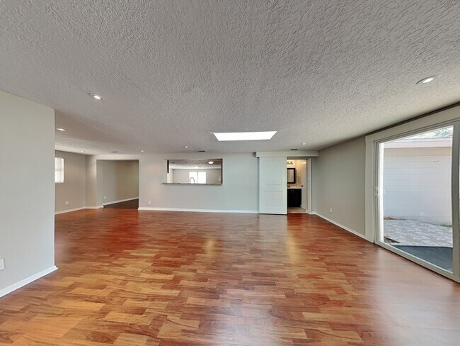 Foto del edificio - Great Home on the WEST SIDE