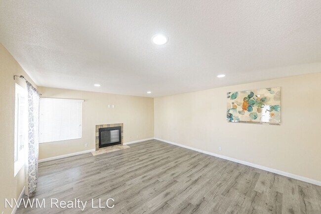 Building Photo - 5 br, 3.5 bath House - 7089 Mountain Moss Dr