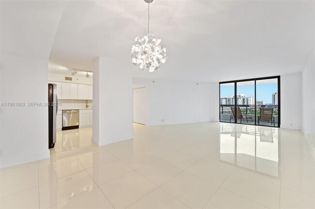 Foto del edificio - 3500 Mystic Pointe Dr