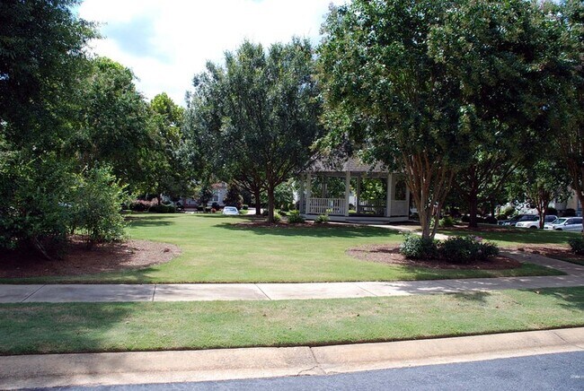 Foto del edificio - 125 Denham Square