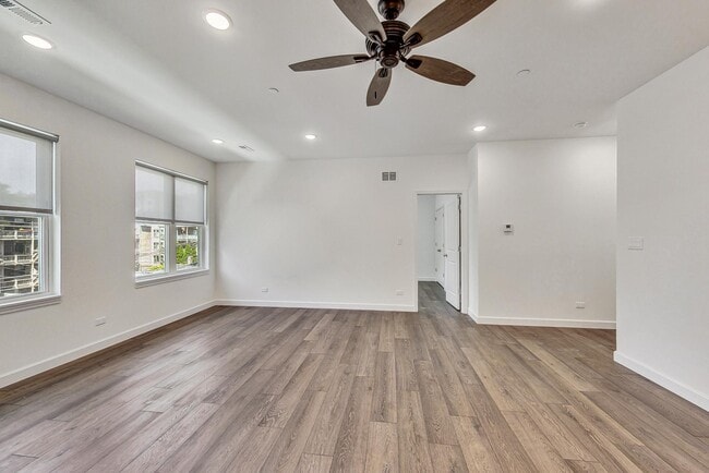 Building Photo - 6122 S University Ave