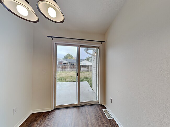 Building Photo - 802 NW 9th Pl