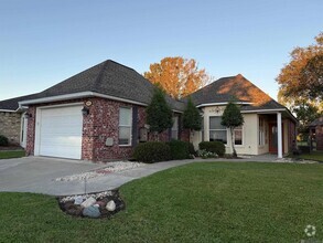 Building Photo - 5379 Courtyard Dr