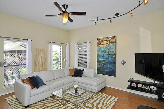 Building Photo - 543 W 16th St