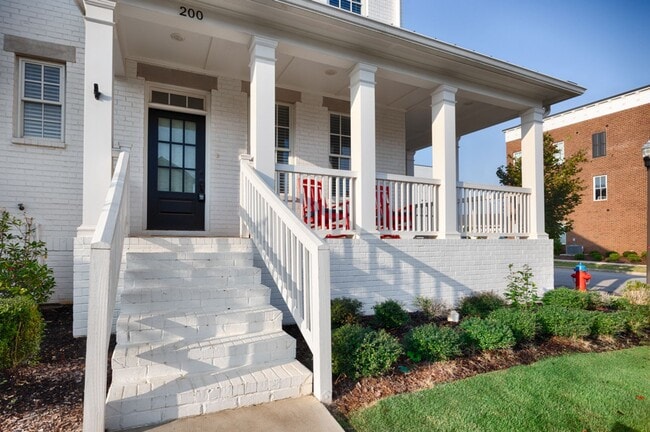 Foto del edificio - Fully Furnished 3 Bedroom Home Near Toyota Field & Redstone Arsenal