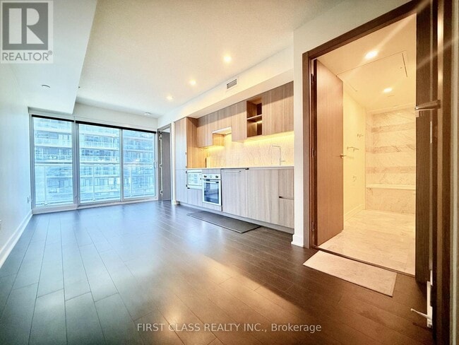 Building Photo - 19 Bathurst St